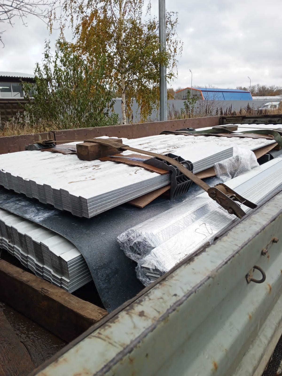 Произвели профлист С-8 и фасонку, внутренние и внешние уголки для обшивки линии теплотрассы - изображение 4