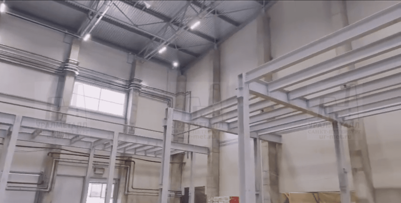 Шутка.Монтируем балки внутри строящегося цеха - изображение 4