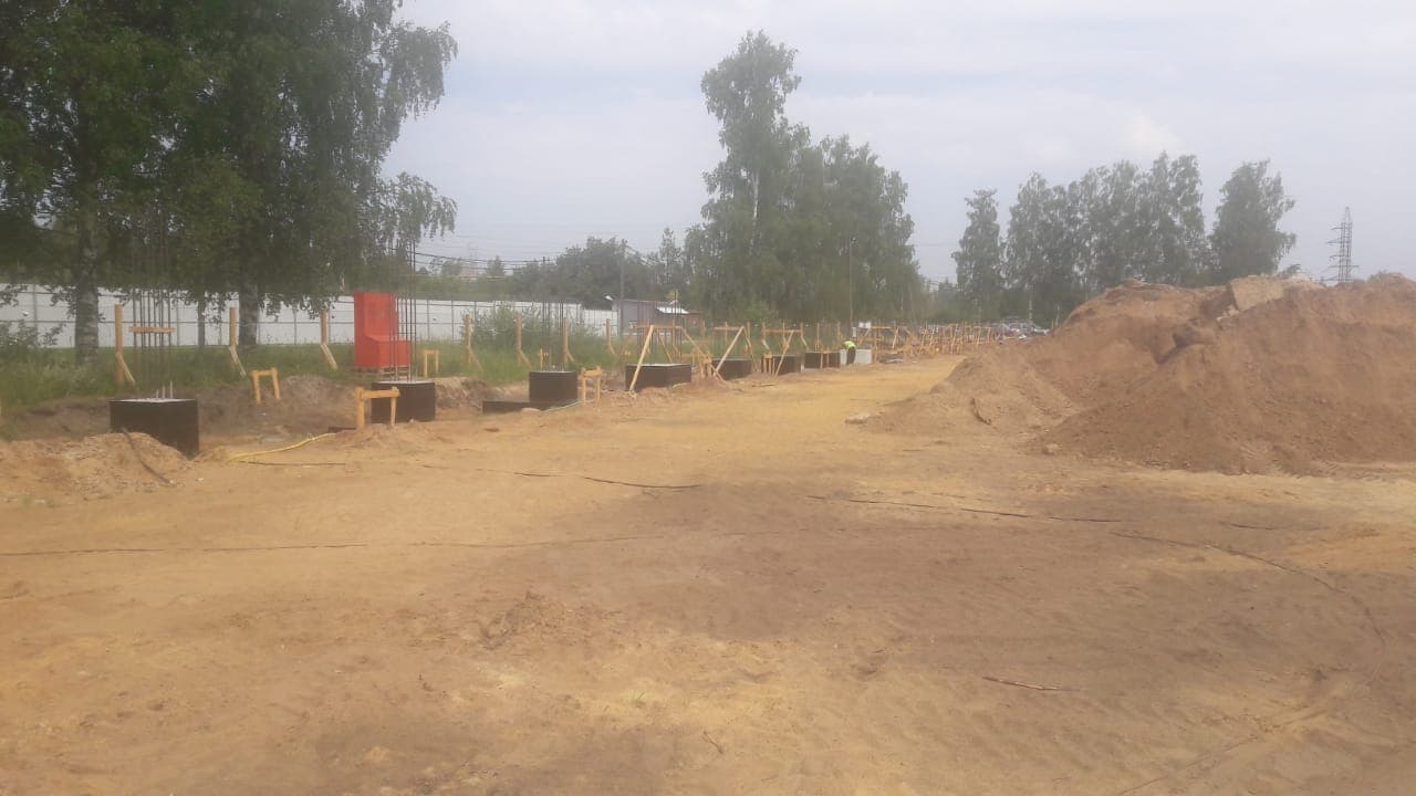 Отсыпали площадку и подушки под фундаменты