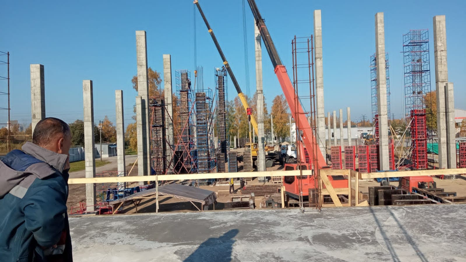 Заливаем колонны здания 156х30м максимальной высотой 16м - изображение 1