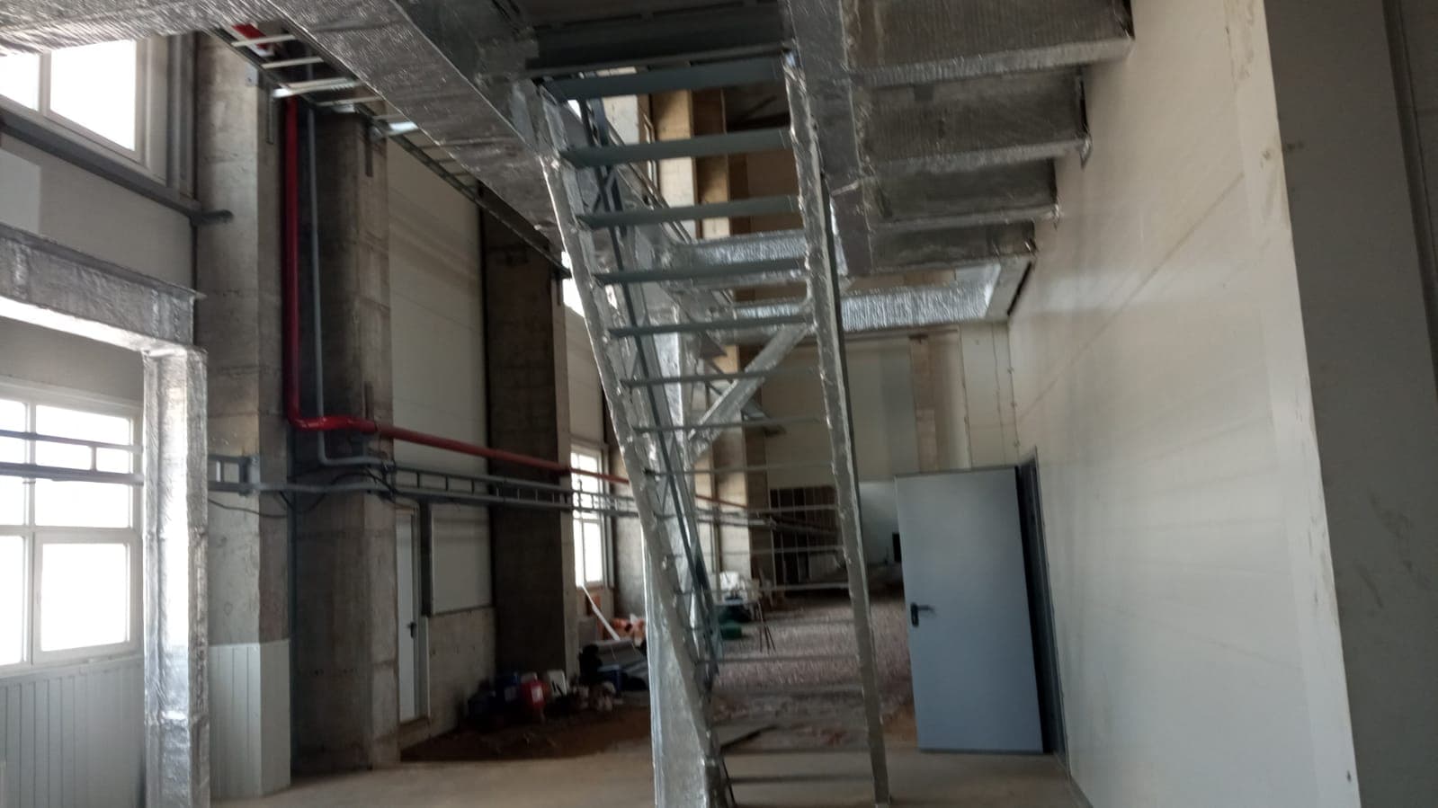 Изготовили и смонтировали площадку, затем обернули металлоконструкции огнезащитным матом - изображение 4