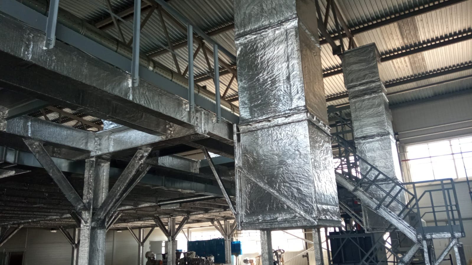 Изготовили и смонтировали площадку, затем обернули металлоконструкции огнезащитным матом - изображение 3