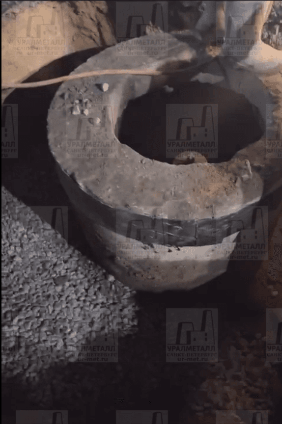 Раскопали, передвинули, отсыпали, оборачиваем битумом колодец - изображение 2