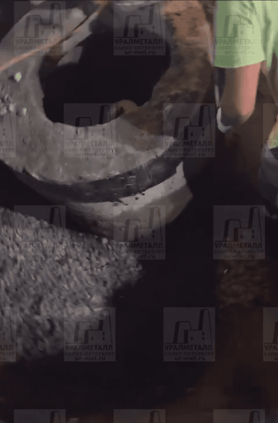 Раскопали, передвинули, отсыпали, оборачиваем битумом колодец - изображение 4