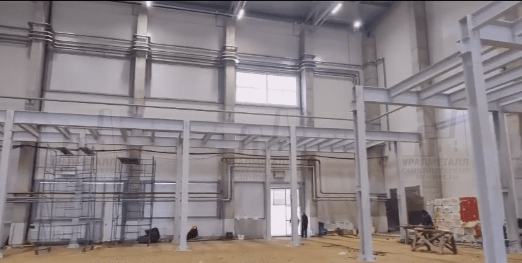 Шутка.Монтируем балки внутри строящегося цеха - изображение 2