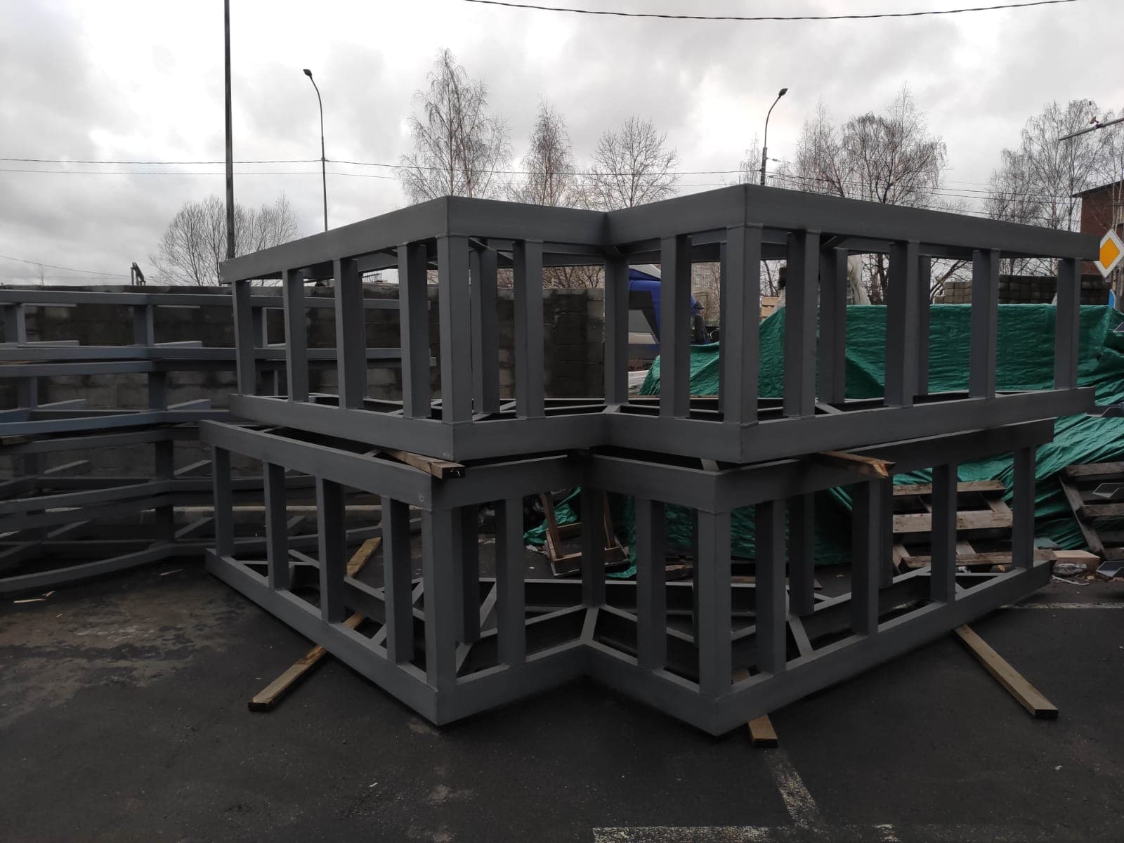 Изготовили металлоконструкцию.