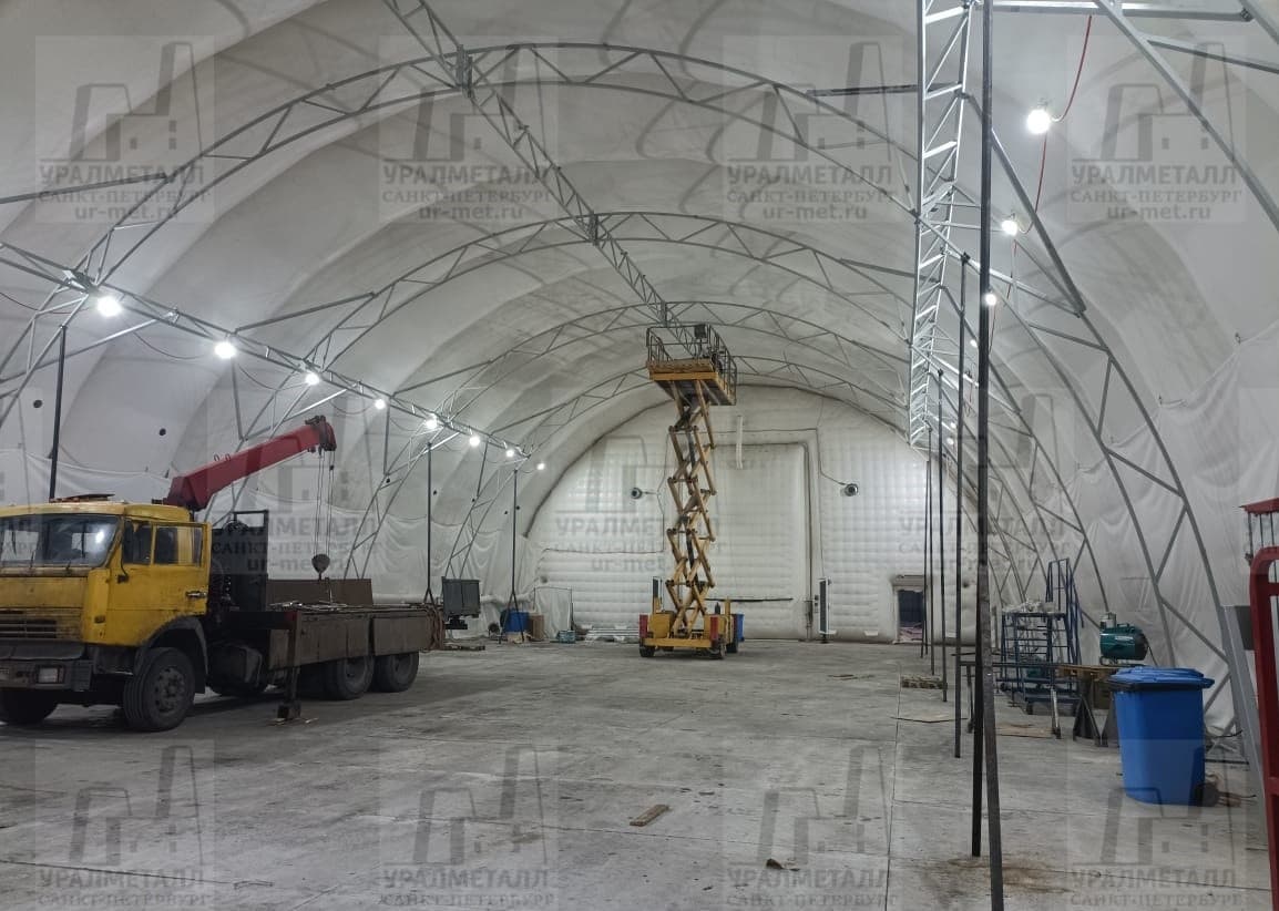 Продолжаем монтаж арочной конструкции для оборудования в надувной ангар