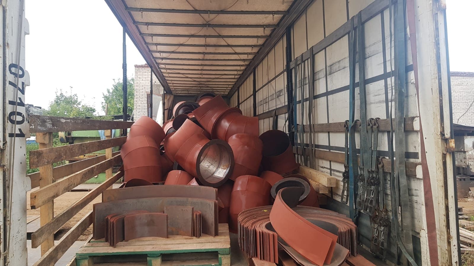 Изготовили отводы для систем дымоудаления из листа толщиной 3мм с фланцами из листа 5мм. - изображение 1