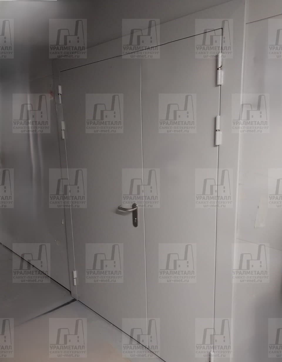 Выполнен монтаж противопожарной двери на производстве