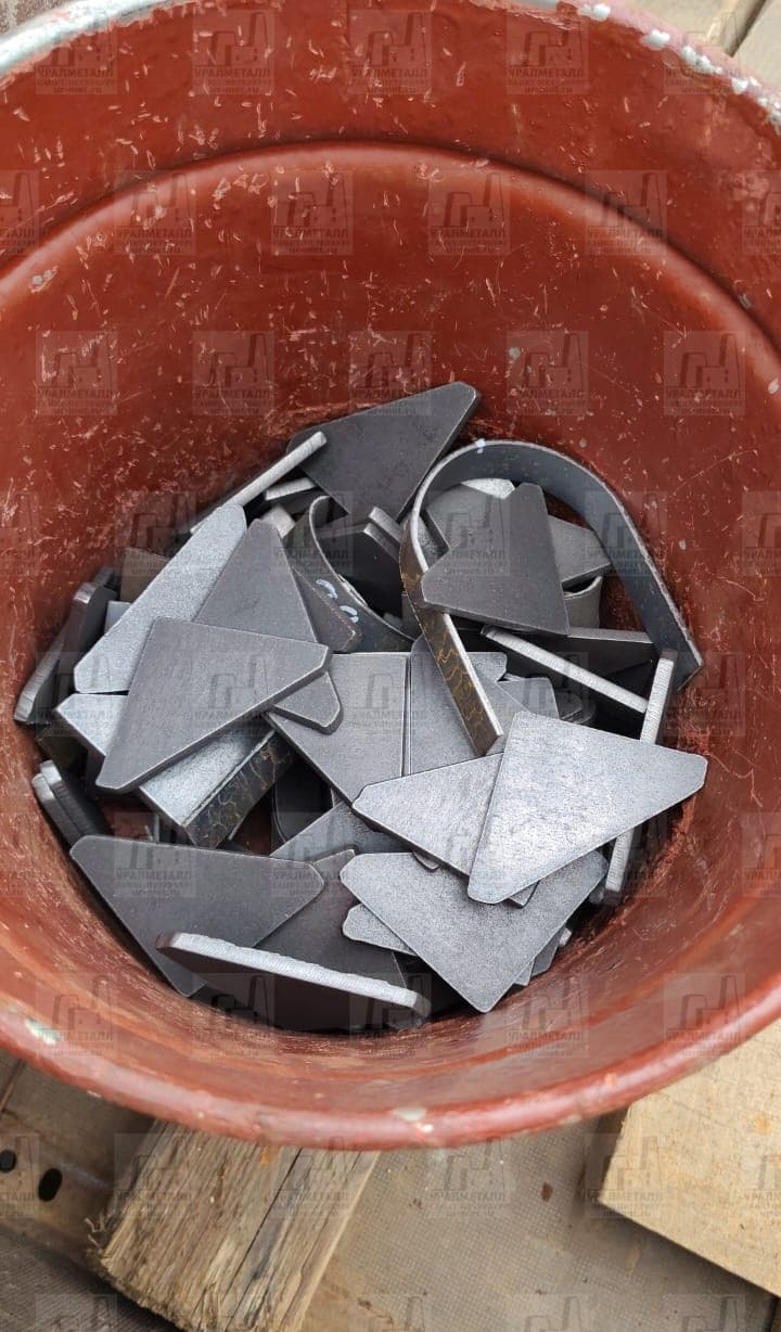 Лазерная резка листа.