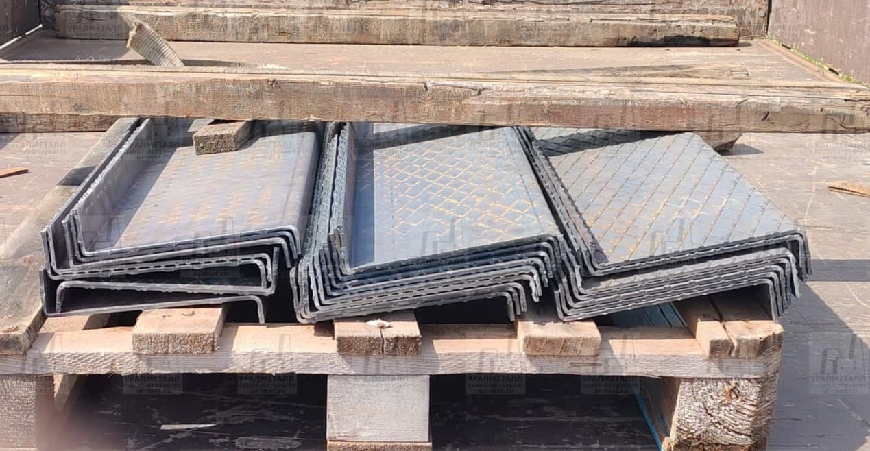 Изготовили ступени из рифленого листа