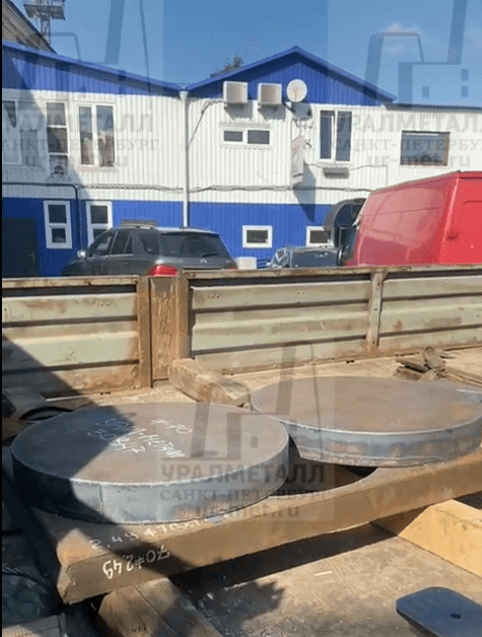 Подготовлены металлические заготовки для последующей механической обработки.