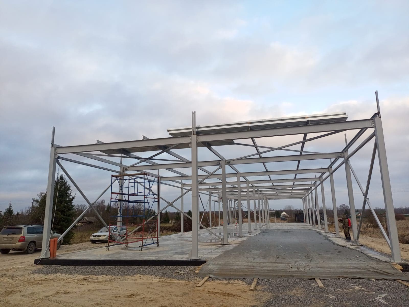 Изготовили и смонтировали металлоконструкцию