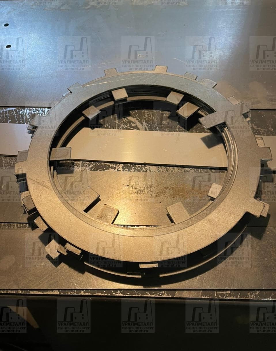 Вырезали детали из листа с помощью лазерной резки