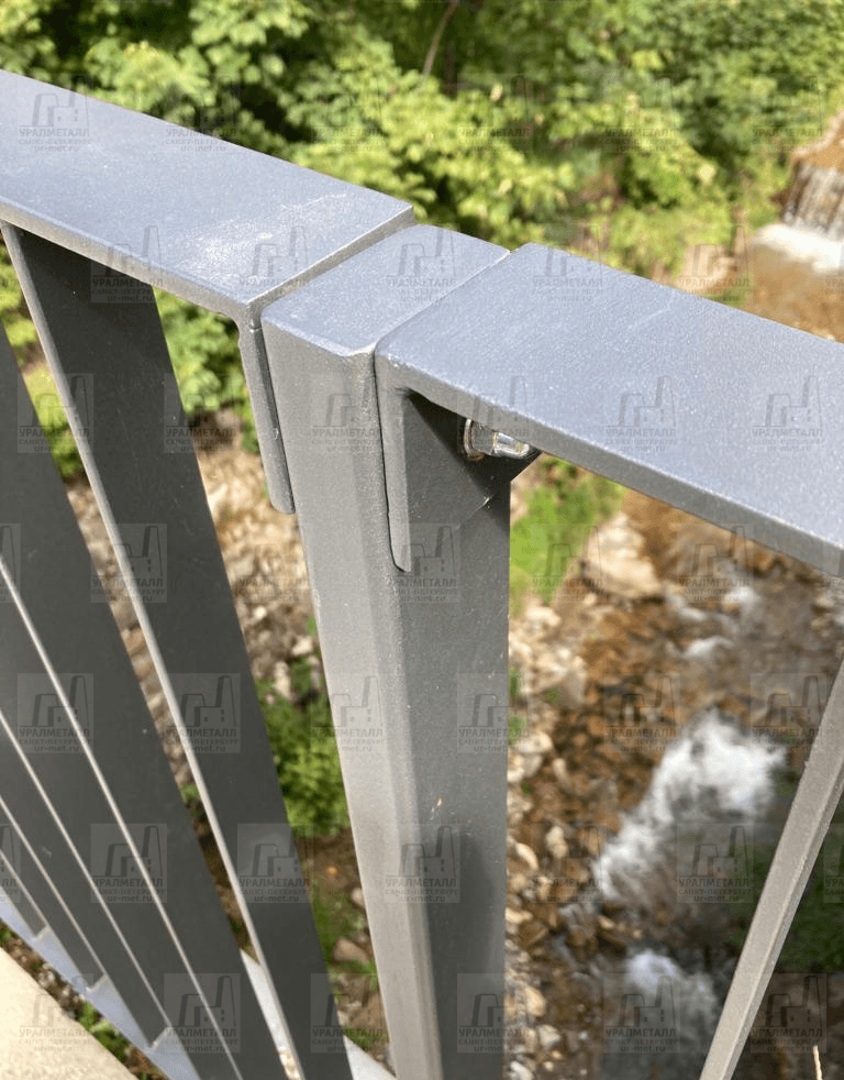 Изготовили и смонтировали металлическое перильное ограждение