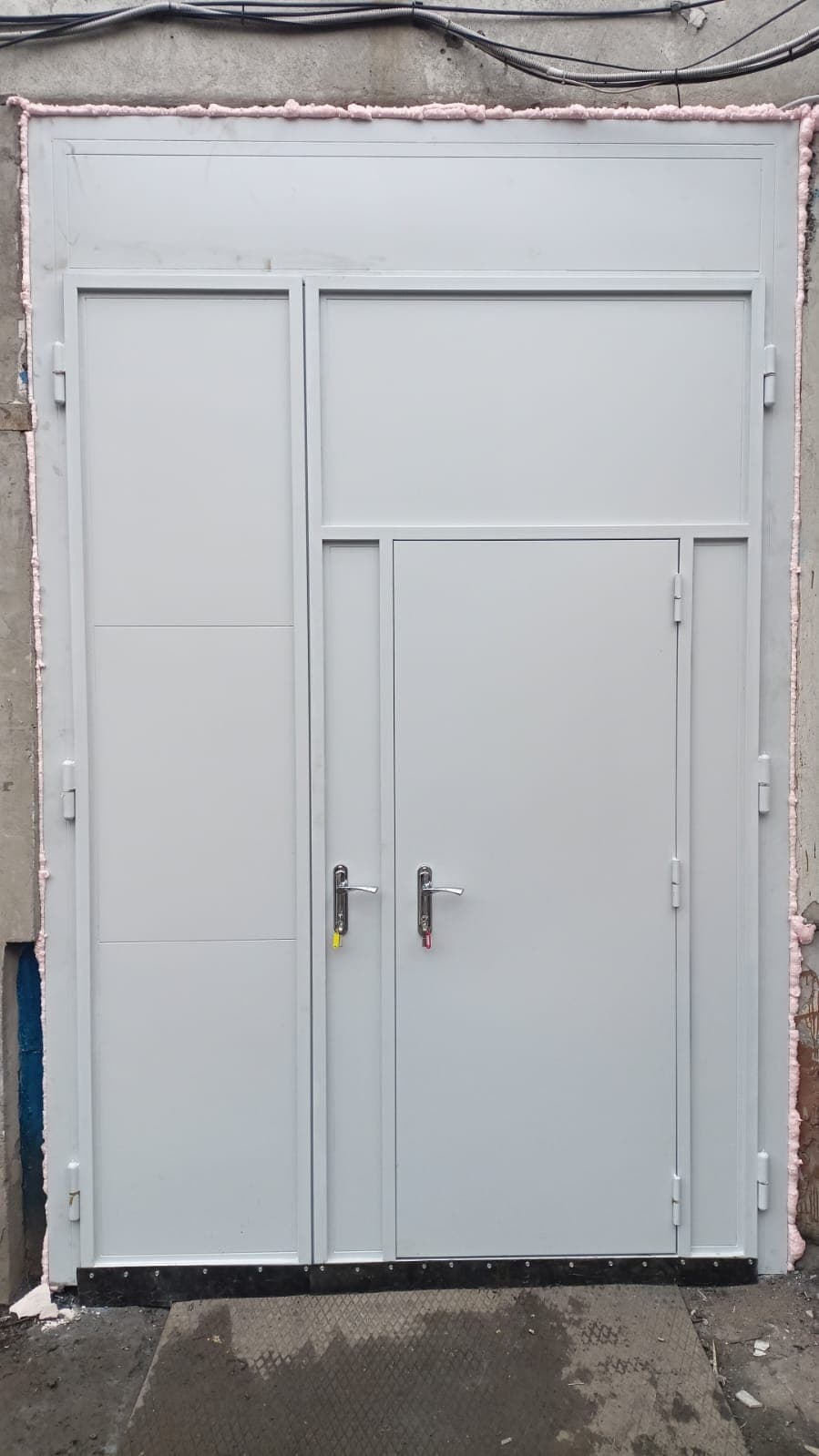 Изготовили и установили теплые распашные ворота с калиткой на производство.