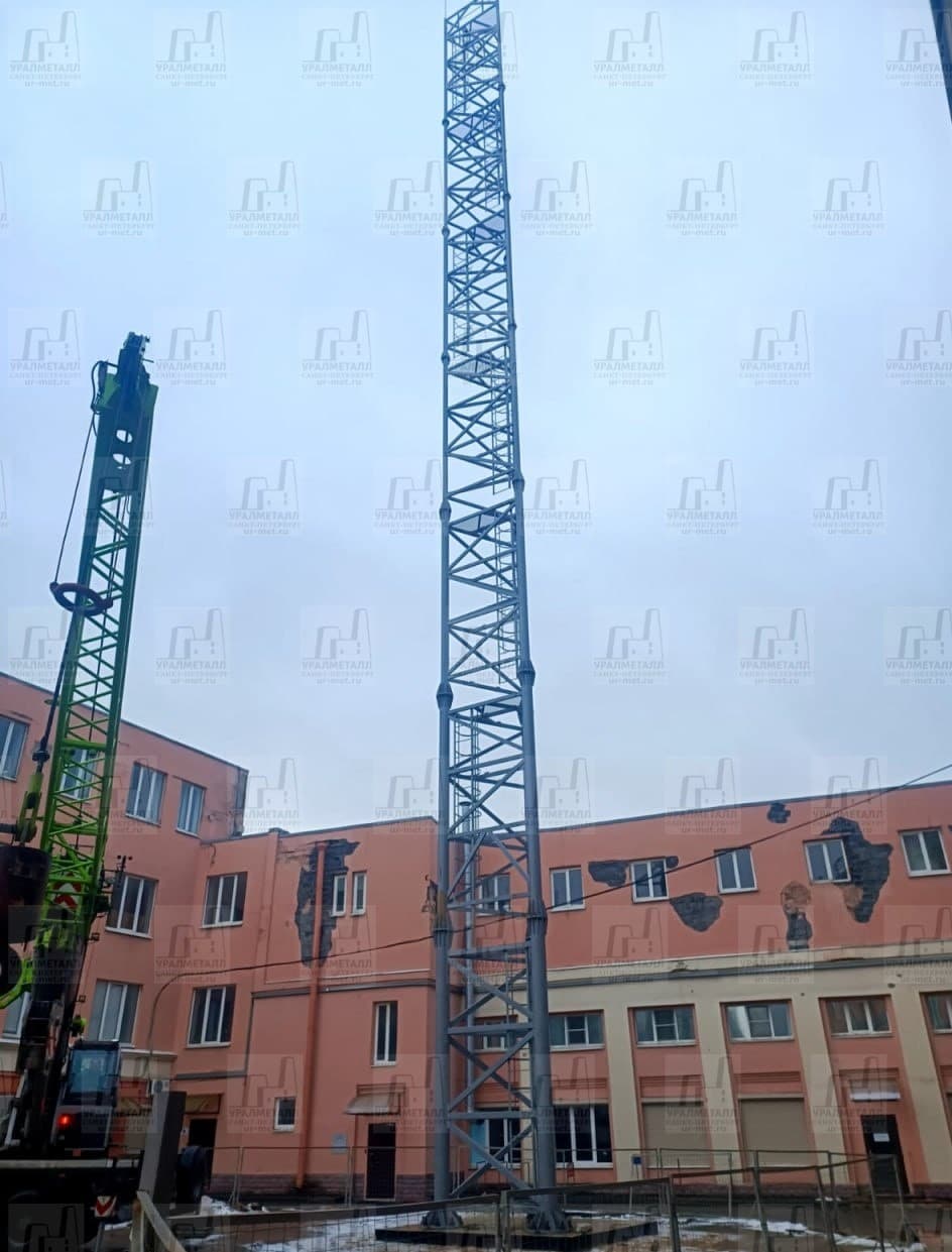 Смонтировали башню дымоходов