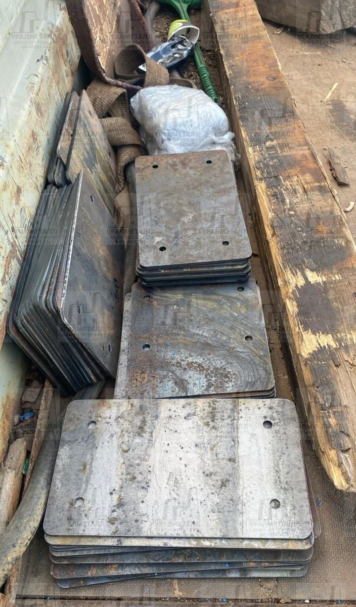 Нарезали на лазере листы