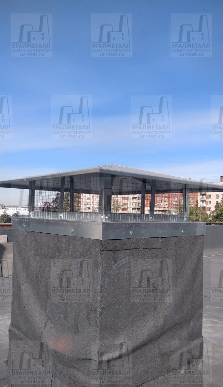 Смонтировали козырьки на вентиляционные шахты