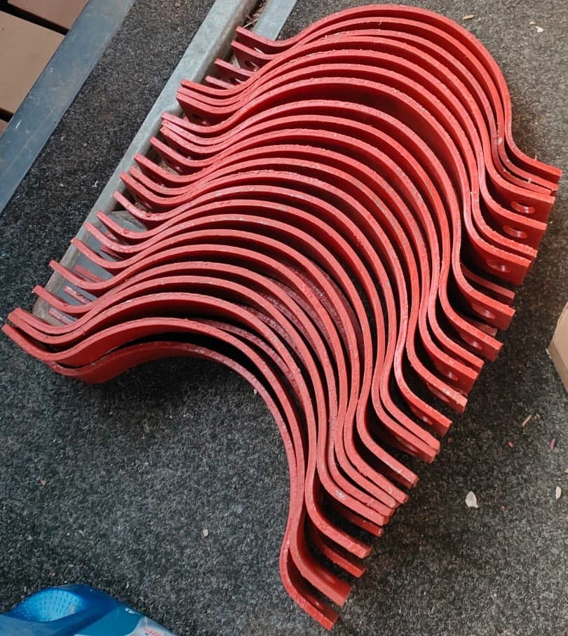 Изготовили хомуты для опор трубопроводов