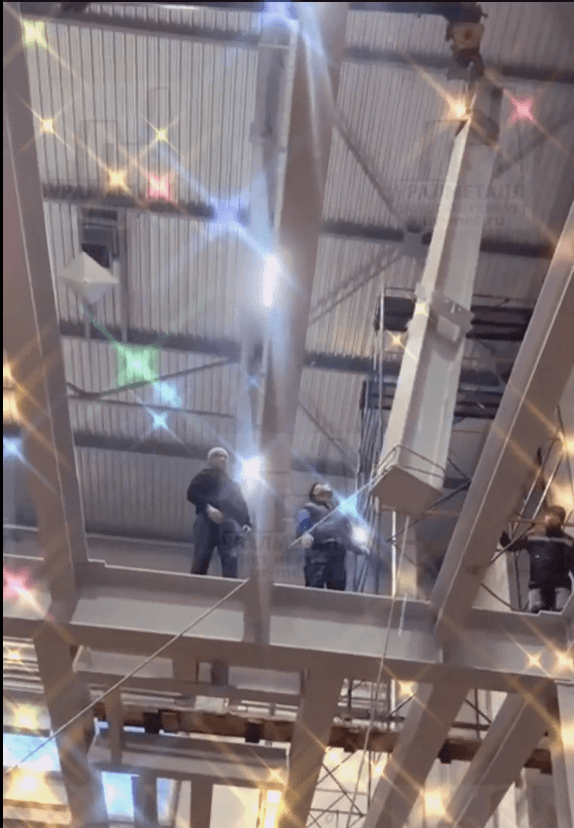 Продолжаем сборку металлоконструкций