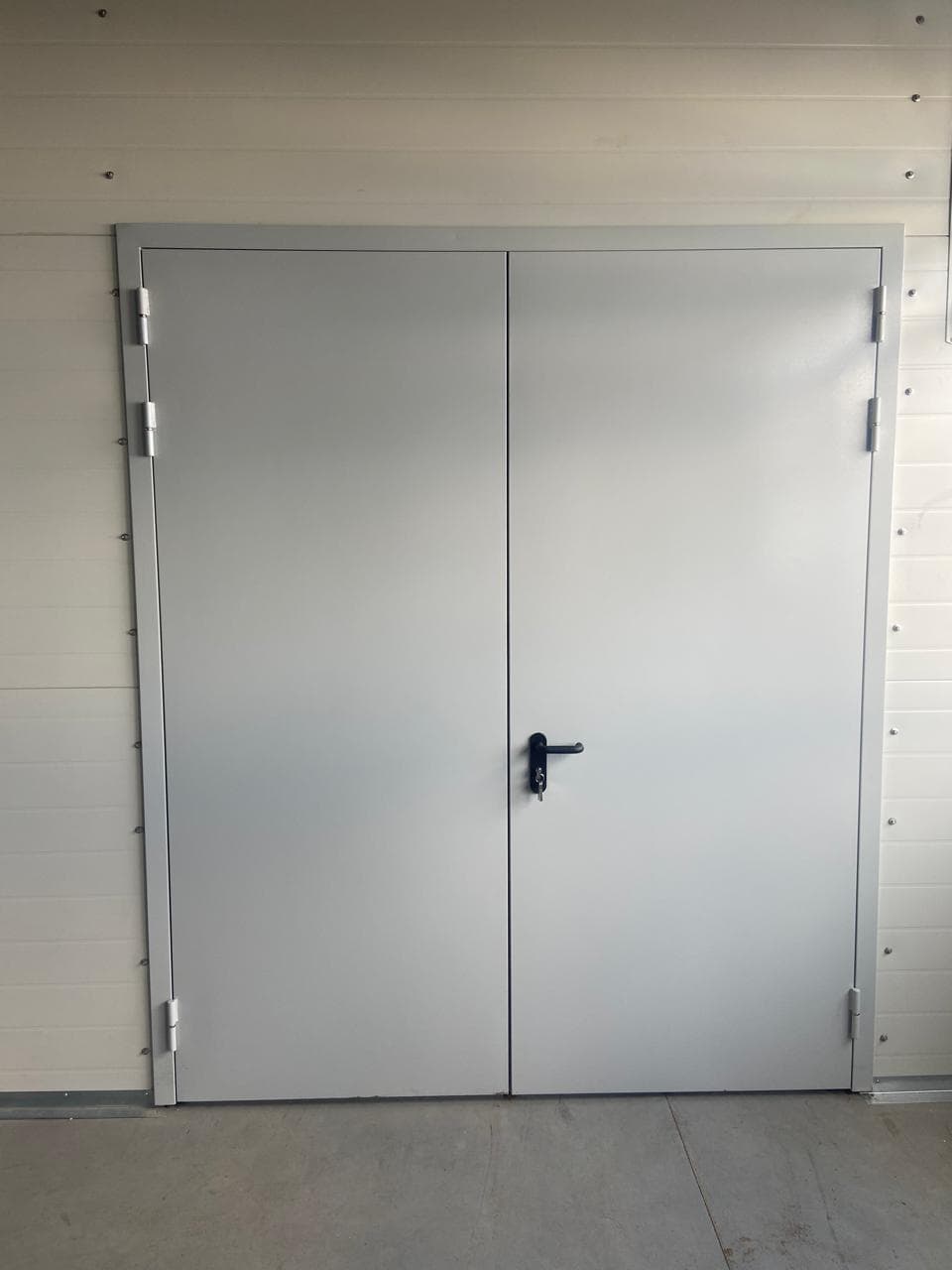 Установили распашные противопожарные ворота 2000х2000