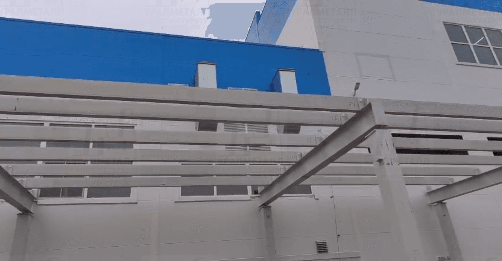 Монтируем каркас — следующий пролет встаёт на место