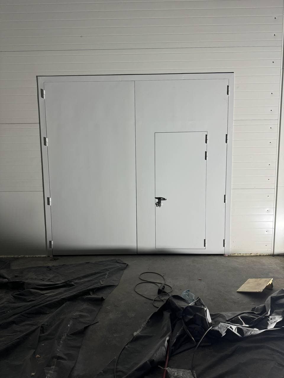 Сварили и установили двое ворот 3200х3100 противопожарных EI60