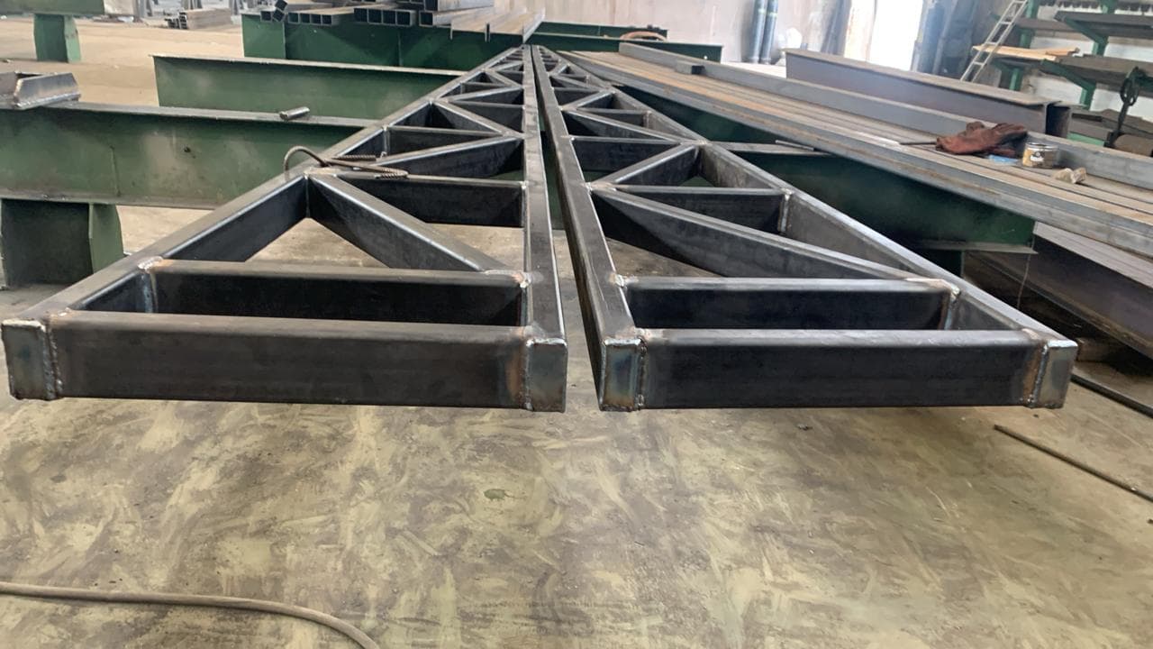 Сварили фермы для навеса длиной по 6м