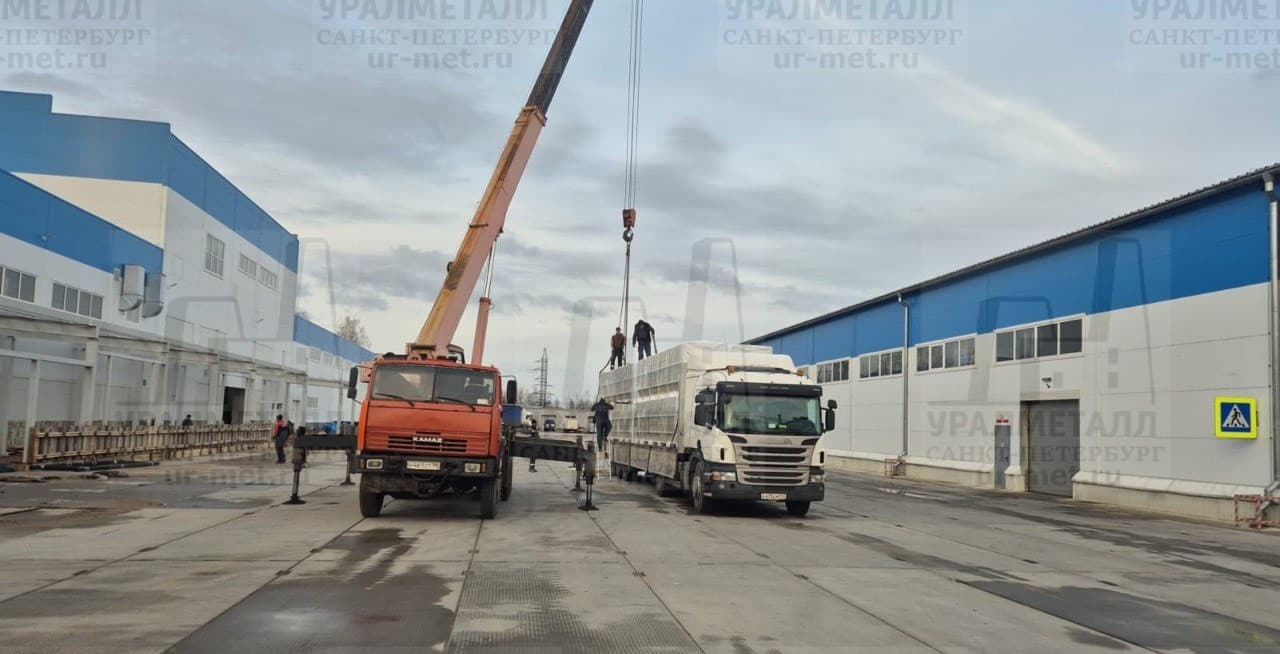 Поставляем сэндвич-панели на объект