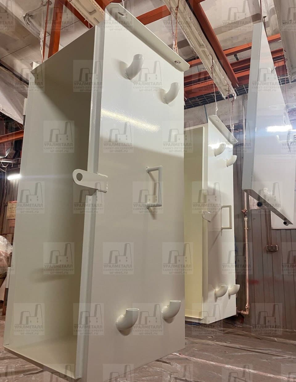 Покрасили ящик для оборудования по чертежам